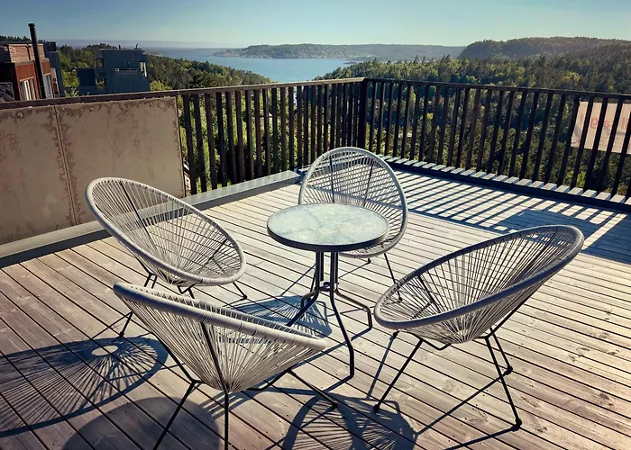 Sea, Lake And Hill View - Thehumanbirdhouseretreat